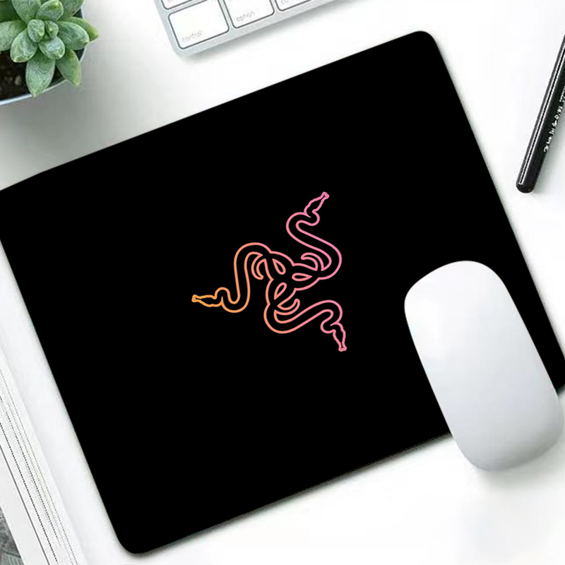 Good Laptop Accessories - Razer Lüks Mouse Pad Anime Oyuncu